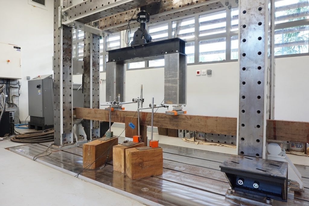 Presse hydraulique CTBF Guyane